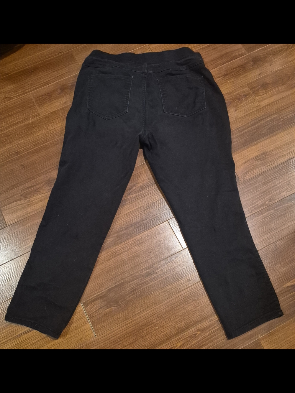 Women's Black Pull-On Capri Pants - Picture 3 of 3
